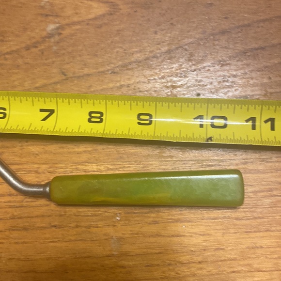 Vintage Schneider green Bakelite handle & silver metal angel food cake slicer - Picture 7 of 7